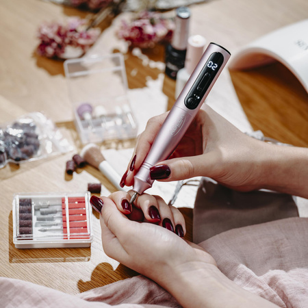 Frezarka do paznokci, 11 frezów,, 5 prędkości, 100 min pracy, USB-C – Adler AD 2181