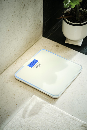Waga łazienkowa elektroniczna 180 kg, szkło, podświetlenie LED Adler AD 8183