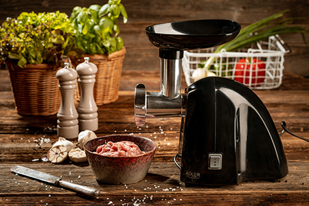 Profesjonalna Maszynka do Mięsa z Wytrzymałą Obudową i Mocnym Silnikiem - Adler AD 4811