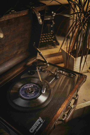 Gramofon Walizkowy Retro z Wbudowanymi Głośnikami, Przenośny, Camry CR 1149