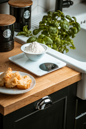 Waga kuchenna elektroniczna 10 kg, 1 g, wyświetlacz LED, hartowane szkło Adler AD 3173