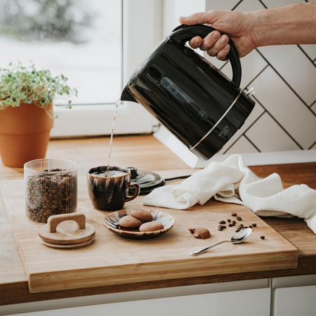 Czajnik elektryczny 2200W, 1.7L, płaska grzałka, filtr antywapienny Adler AD 1385 Black