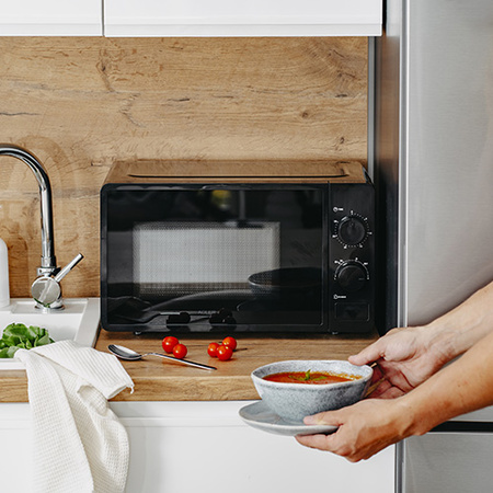 Kuchenka mikrofalowa 20L, 700 W, 6 poziomów mocy, rozmrażanie, mechaniczny timer 30 min Adler AD 6206