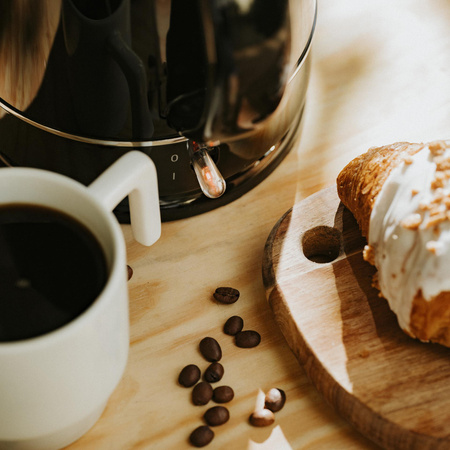 Czajnik elektryczny 2200W, 1.7L, płaska grzałka, filtr antywapienny Adler AD 1385 Black