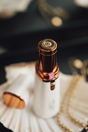 Trymer damski do twarzy, dyskretny, bezbolesna depilacja, lampka LED Adler AD 2939