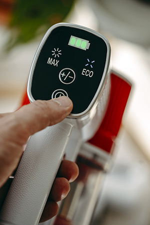 Bezprzewodowy Odkurzacz Pionowy Adler o Niskiej Wadze AD 7051