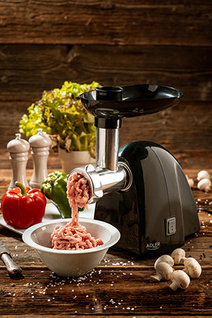 Profesjonalna Maszynka do Mięsa z Wytrzymałą Obudową i Mocnym Silnikiem - Adler AD 4811