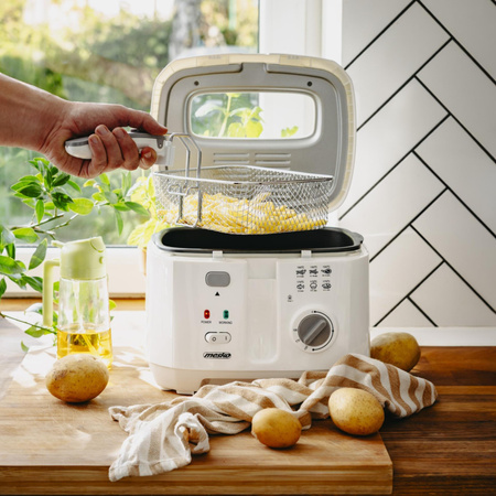 Frytkownica elektryczna, frytownica tłuszczowa 2,5L, 1800W, filtr, wyjmowany pojemnik, ochrona – Mesko MS 4908G