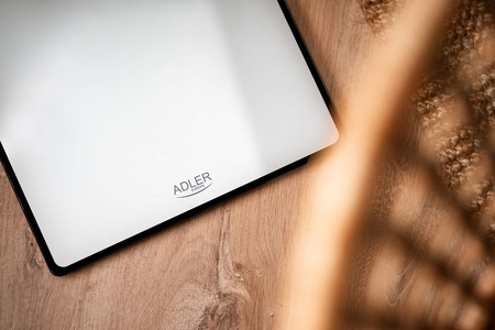 Waga łazienkowa elektroniczna 180 kg, szkło hartowane 6 mm, wyświetlacz LED Biała Adler AD 8174