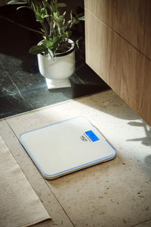 Waga łazienkowa elektroniczna 180 kg, szkło, podświetlenie LED Adler AD 8183