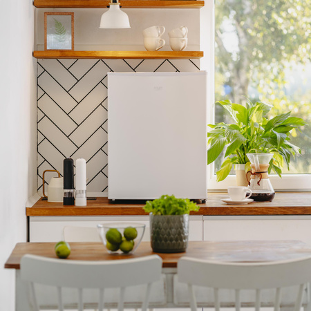 Lodówka podblatowa hotelowa pojemność 58L chłodziarka biała Adler AD 8097w