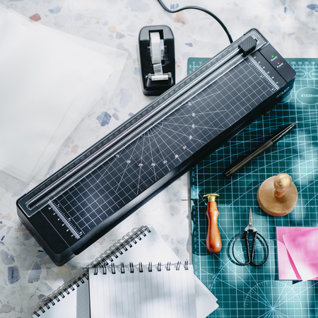 Laminator A3 i A4 z trymerem, 170W, szybkie nagrzewanie Adler AD 1042b