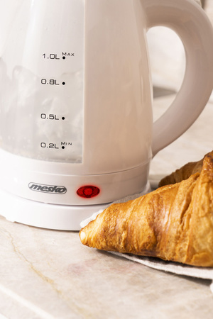 Czajnik Plastikowy Mesko 1,0 L Kompaktowy Lekki MS 1276