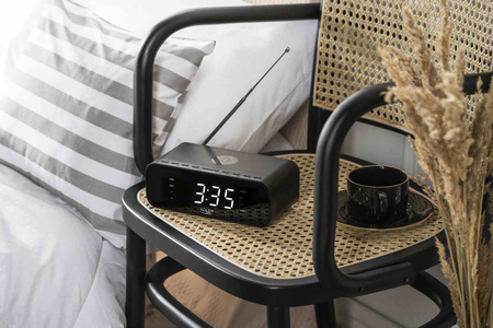 Czarny Radiobudzik z Ładowarką Bezprzewodową i FM Adler AD 1192