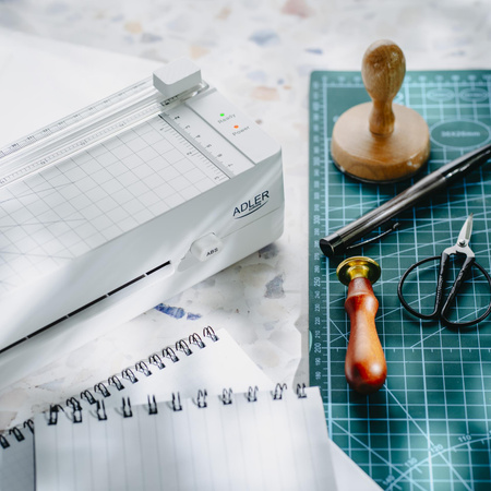 Laminator A3 i A4 z trymerem, 170W, szybkie nagrzewanie Adler AD 1042w